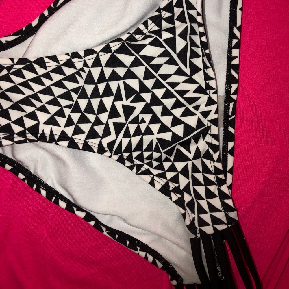 Side strappy Black and white print bikini bottom